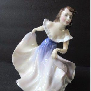 Royal Doulton Figurine A Gypsy Dance HN2230 7" tall Mint Condition